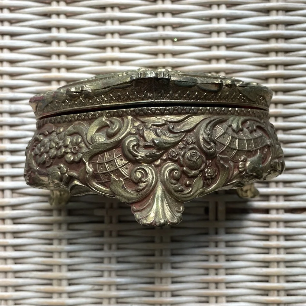 VTG Floral Gold Toned Jewelry/Trinket Box 1